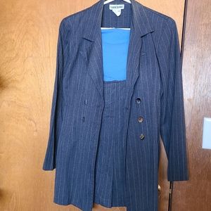 Jacket with pleated skirt suit